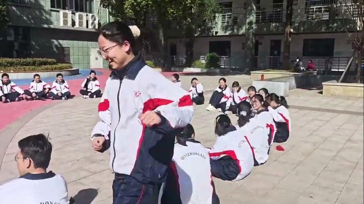 让浮岛敏下课的背后真实动机是什么？