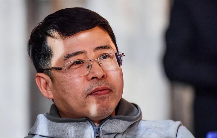 体坛周报员工因不当言论被停职调查