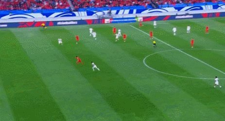 国足2-0胜新加坡！张玉宁建功