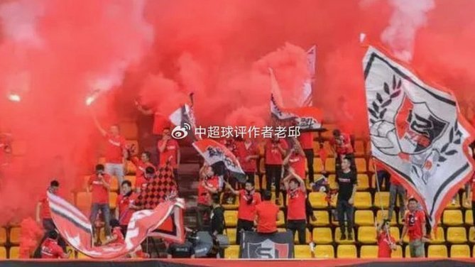 成都蓉城球迷怒了：两回合战平铜梁龙