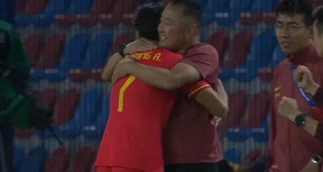 布尼亚明凭借出色身手闪耀足坛