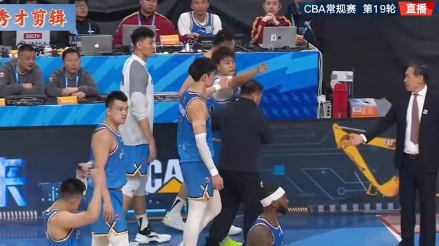 贾非凡禁区最后一摔，引爆全场