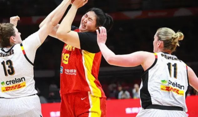 依木兰30分钟被换下，两球失守或因换人决策