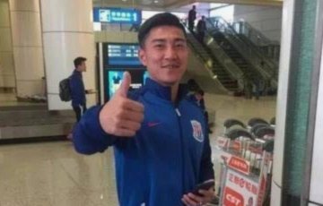 申花飞抵武汉阿苏埃包扎后会合